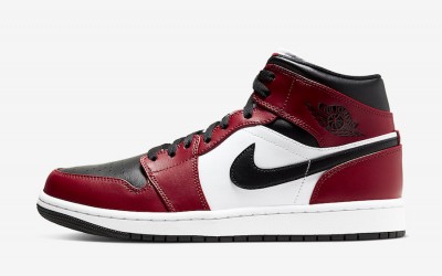 Combine two OG color schemes! This pair of Air Jordan 1 Mid is very popular!